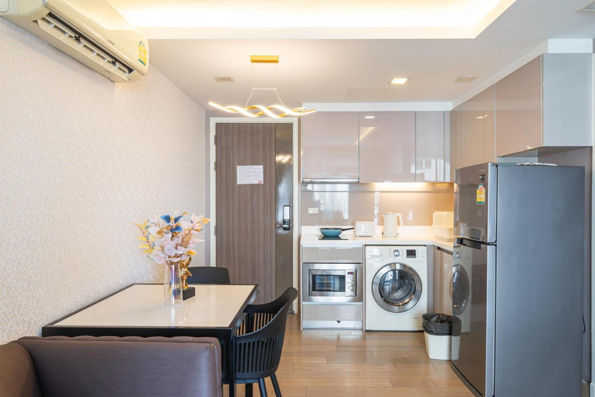 Dazzle Sukhumvit 7 By Lefoyer Apartment Bangkok Ngoại thất bức ảnh