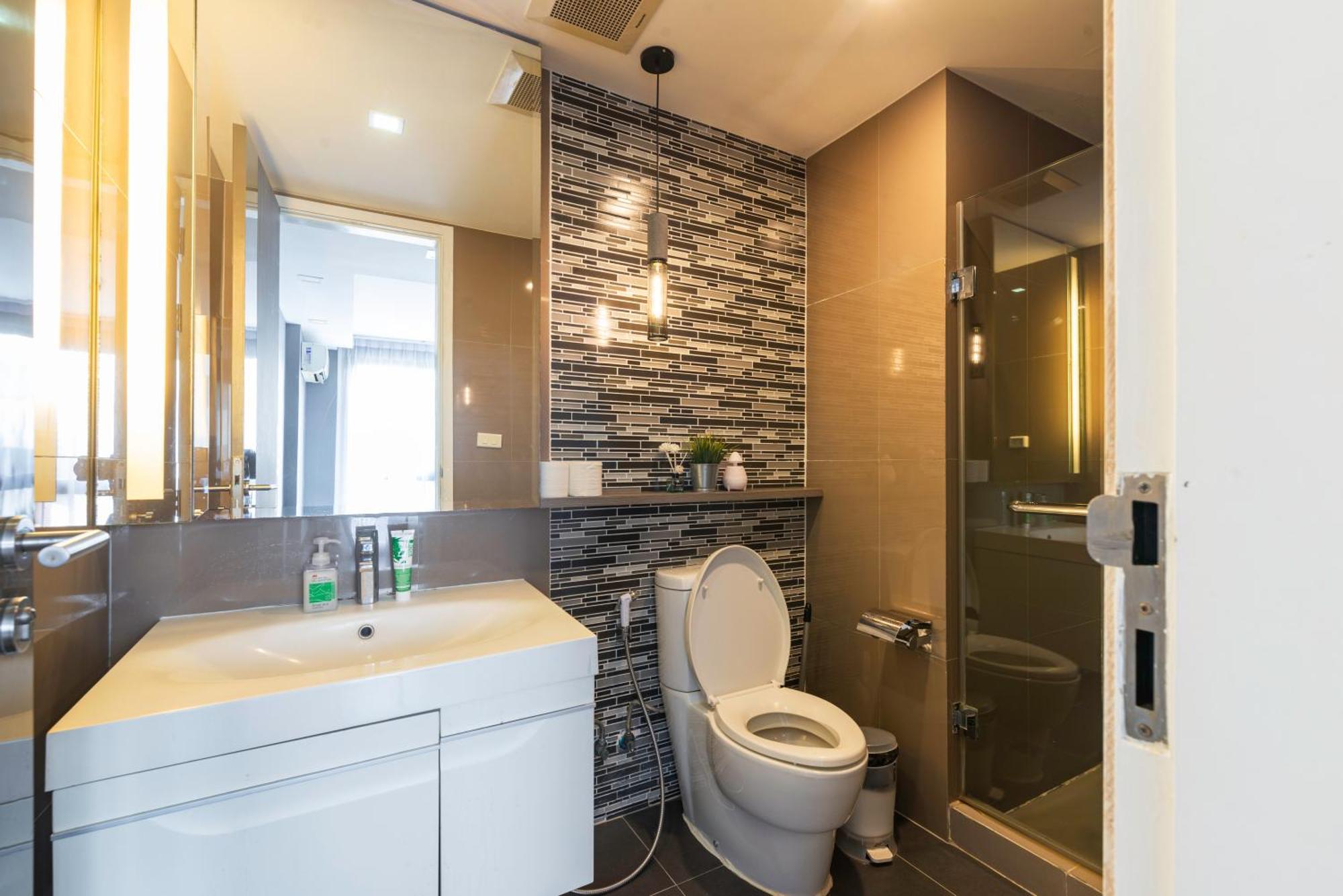 Dazzle Sukhumvit 7 By Lefoyer Apartment Bangkok Ngoại thất bức ảnh