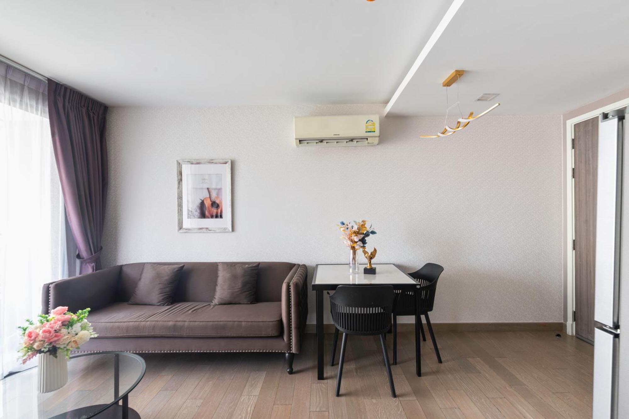 Dazzle Sukhumvit 7 By Lefoyer Apartment Bangkok Ngoại thất bức ảnh